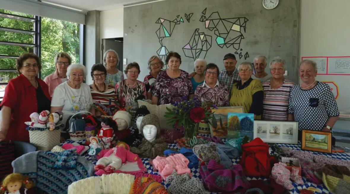 Stricklieseln der Handarbeitsgruppe im Bürgerhaus Ostend