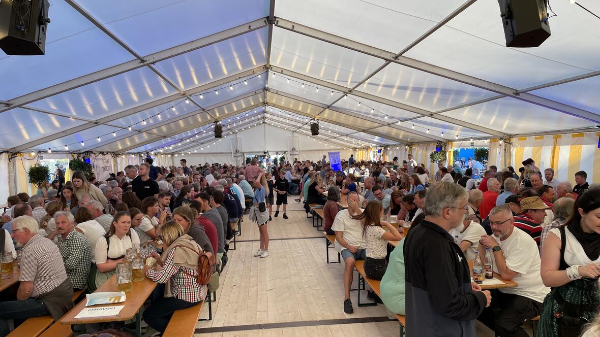 Feiern im Bierzelt