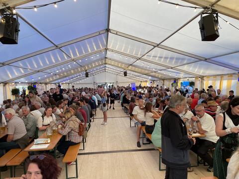 Feiern im Bierzelt