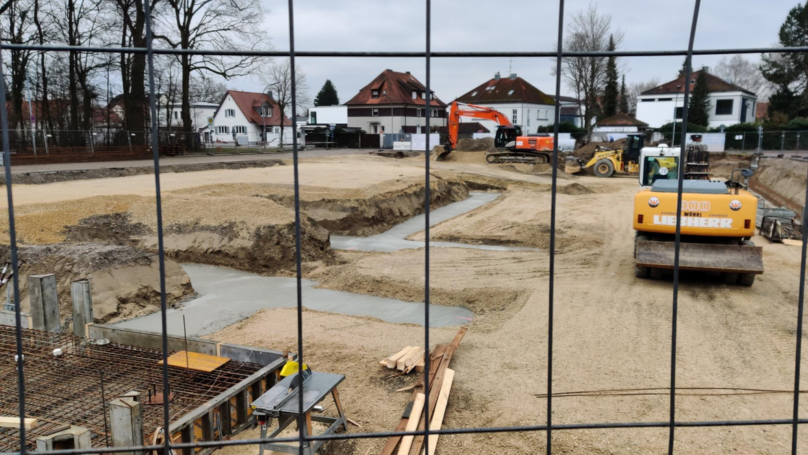 Baustelle am Parkbad Neuburg mit Bagger