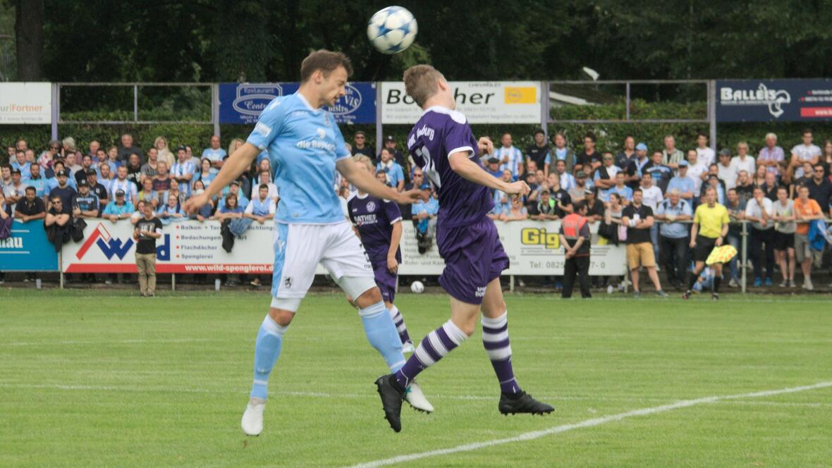 2017-08-10-7719-die-spieler-im-kopfball-duell