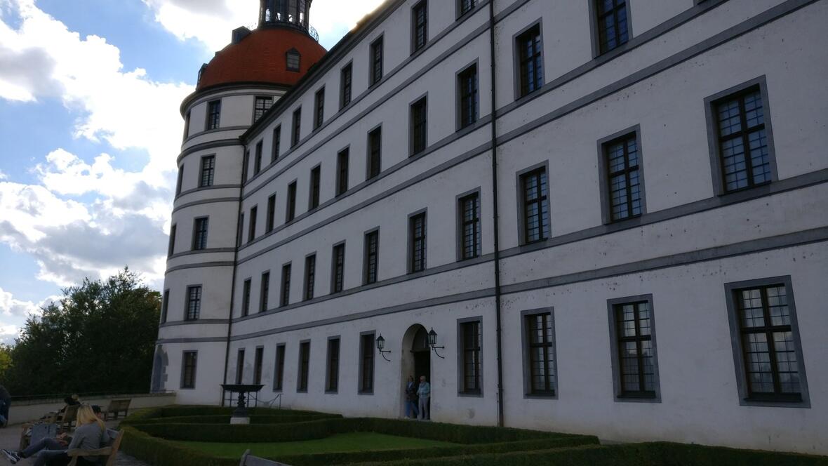 2017-09-17-152738-blick-vom-schlossgarten-auf-schloss-neuburg