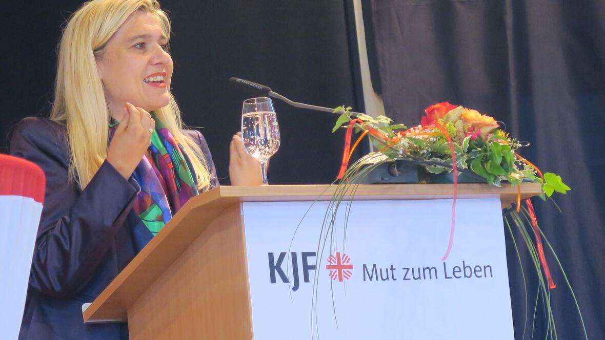 2017-09-21-4168-staatsministerin-melanie-huml-haelt-die-festrede