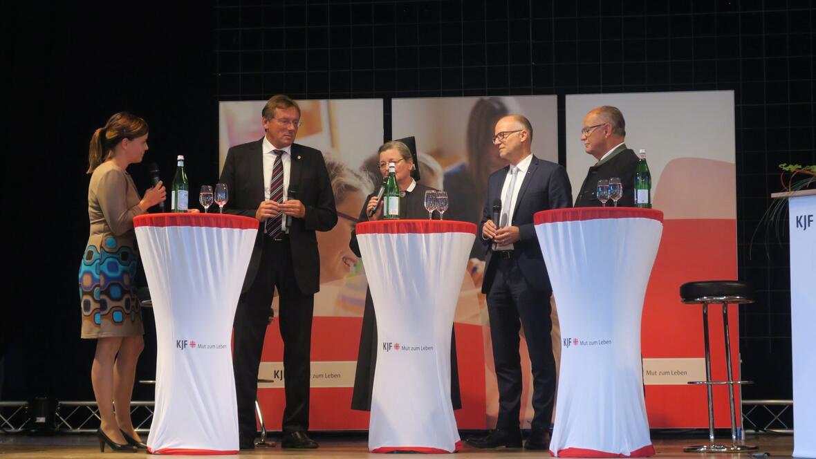 2017-09-21-4172-podiumsdiskussion-mit-ob-bernhard-gmehling-sr-irmgard-stallhofer-dr-bernhard-hoch-bezirkstagspraesident-josef-mederer