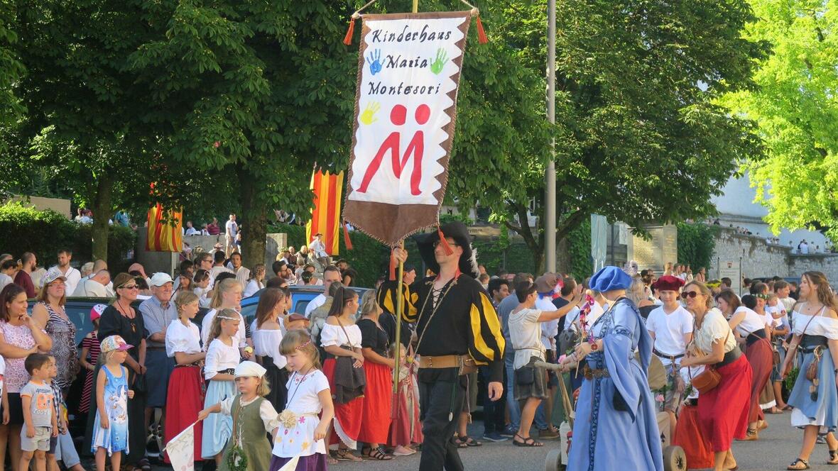 das-kinderhaus-maria-montessori-beteiligt-sich-auch-am-neuburger-schlossfest-umzug