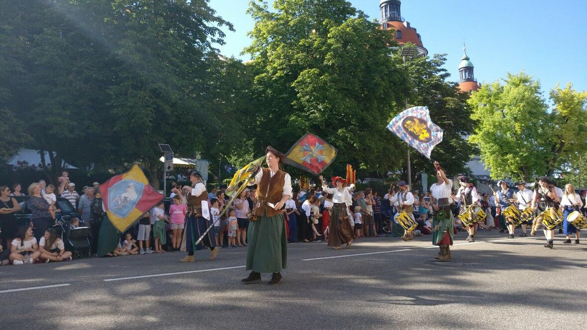 fahnenschwinger-der-neuburger-landsknechte