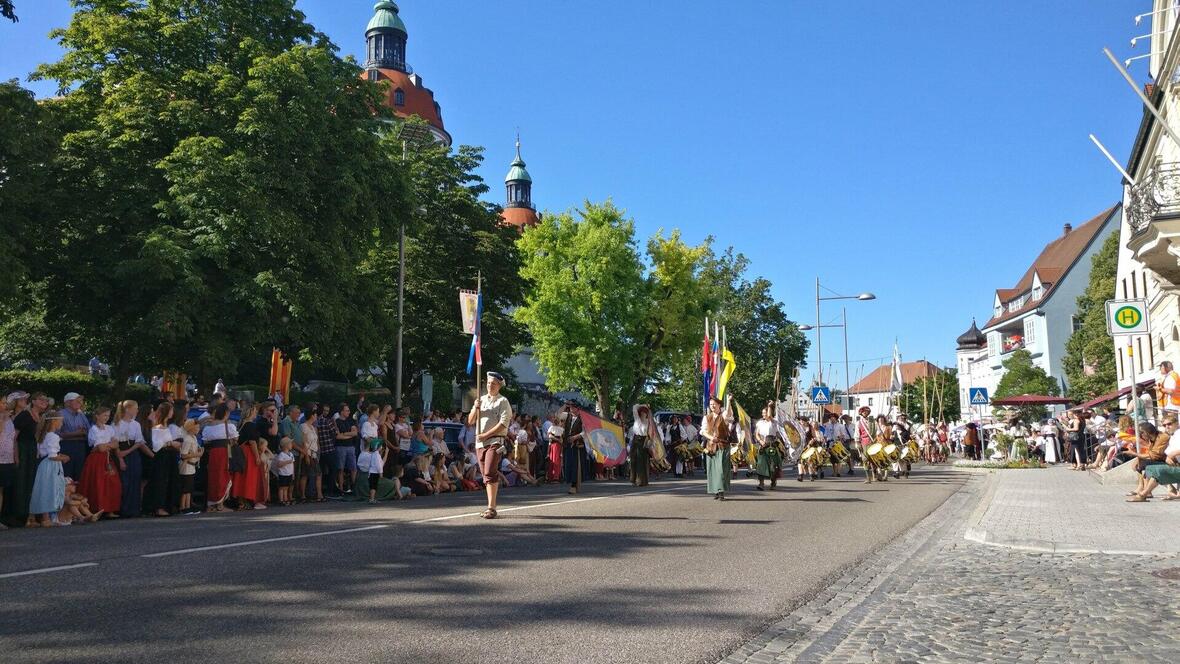 die-landsknechte-beim-schlossfest-umzug