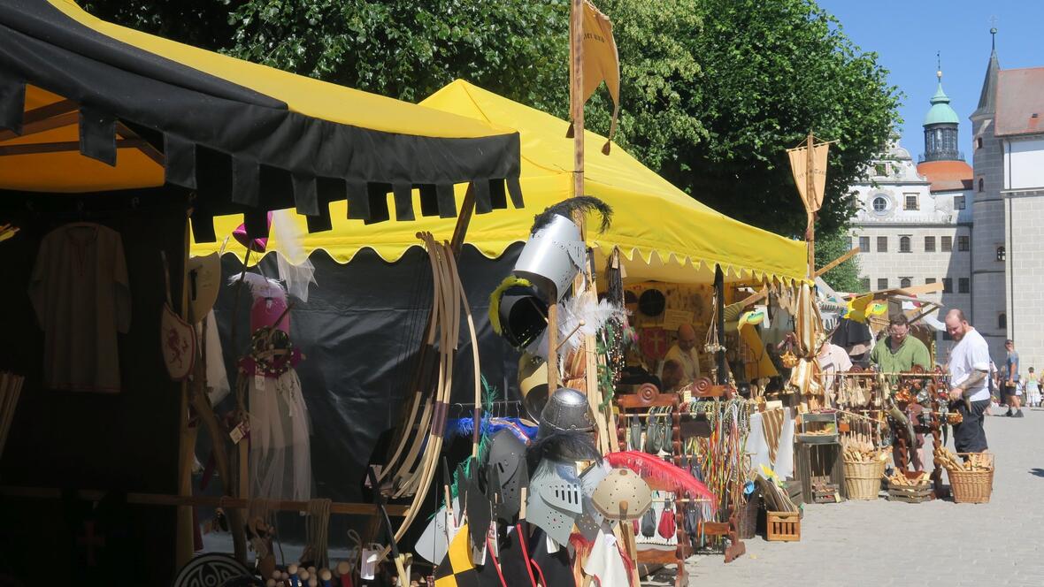 markttreiben-am-neuburger-schlossfest