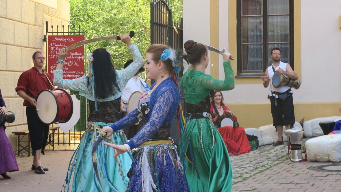 tanz-der-bauchtaenzer-am-schlossfest