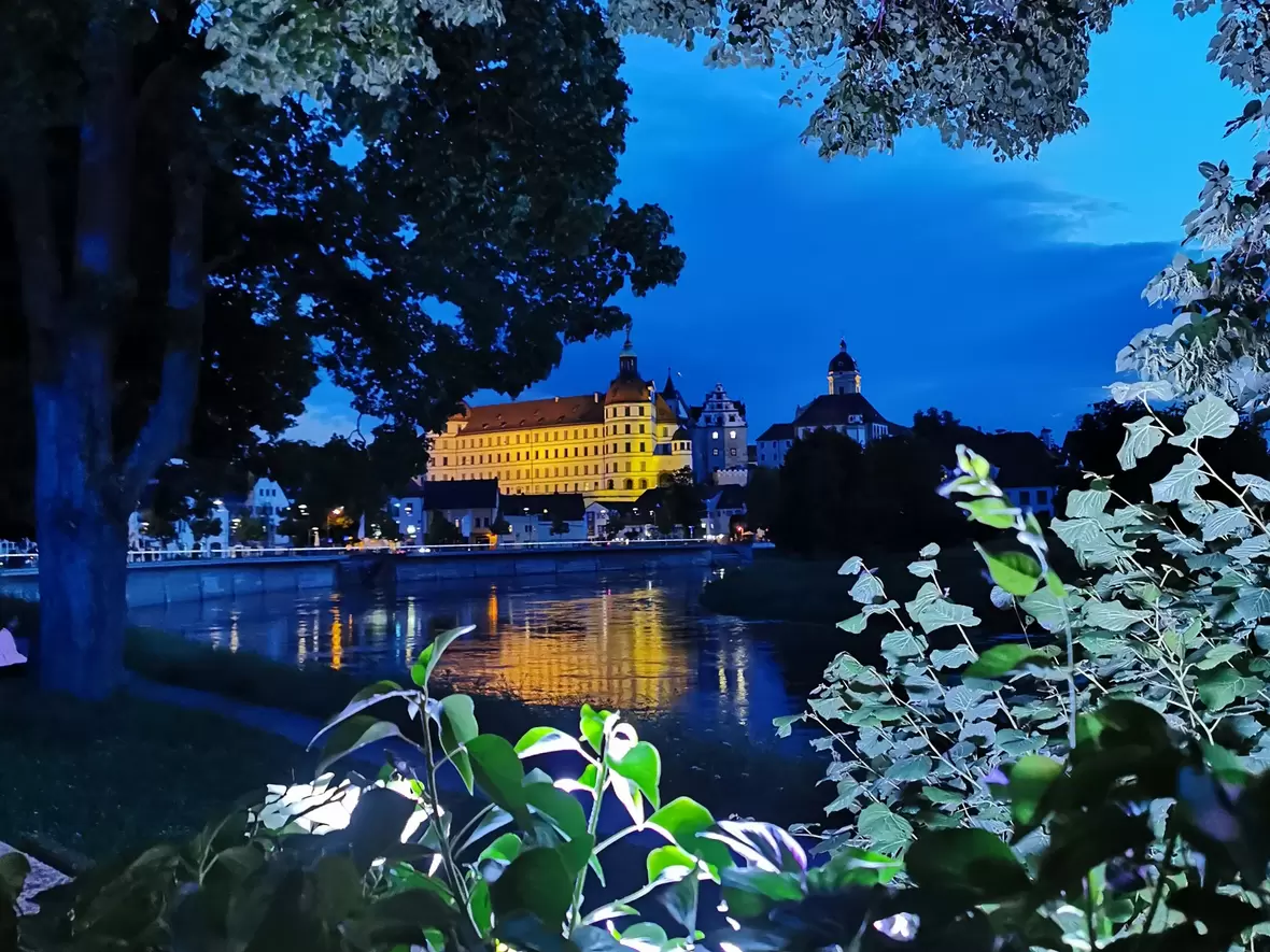 210628-leserfoto-aktion-neuburger-schloss-bei-nacht