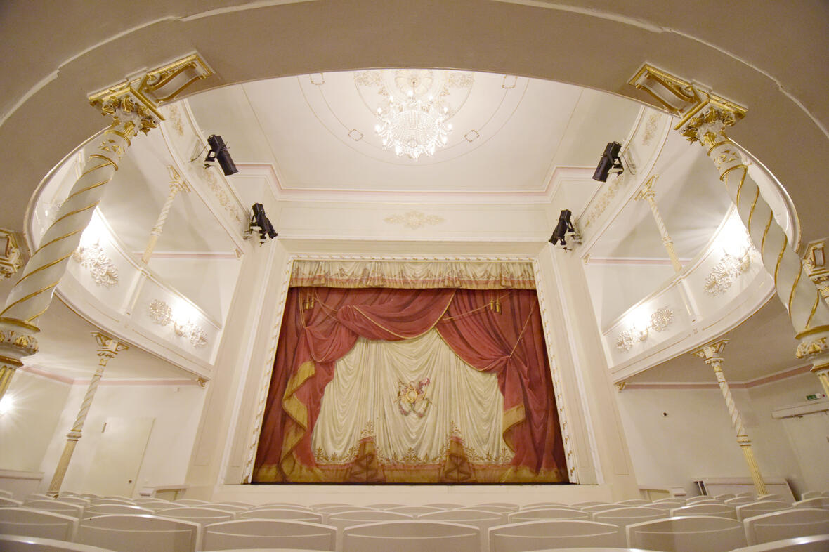 stadttheater-innenraum-vorhang_dsc8036