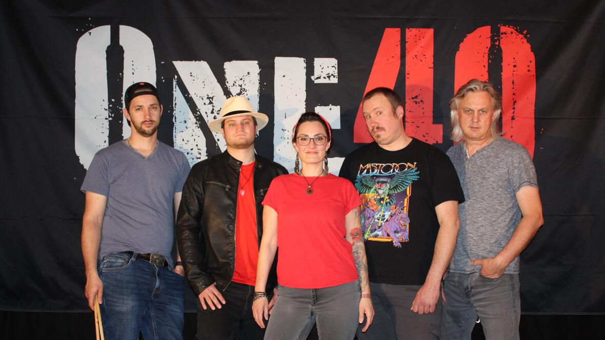 2026-05-12_12-27-09-one40_bandfoto_11-2