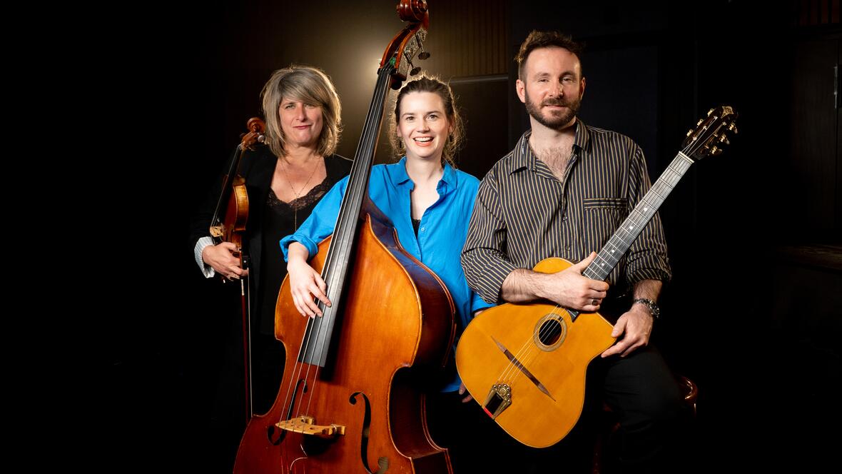 2026-09-11_11-19-46-trio_aurore__www-christophbombart-photography-com4