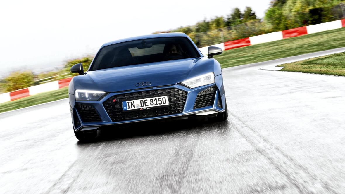 audi-r8-im-audi-driving-experience-center-in-neuburg