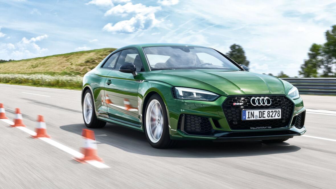 audi-rs5-in-gruen-im-test