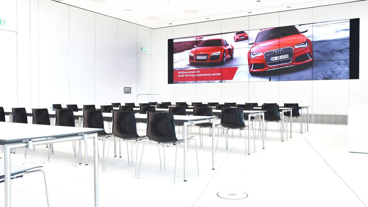 der-schulungsraum-im-audi-driving-experience-center-in-neuburg