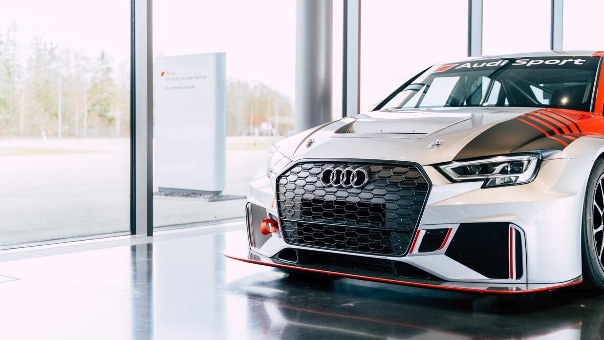 audi-rs-3-lms-von-vorne-mit-grossem-kuehlergrill
