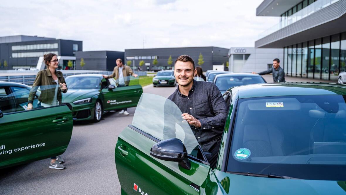 gruene-autos-am-audi-driving-experience-center-neuburg