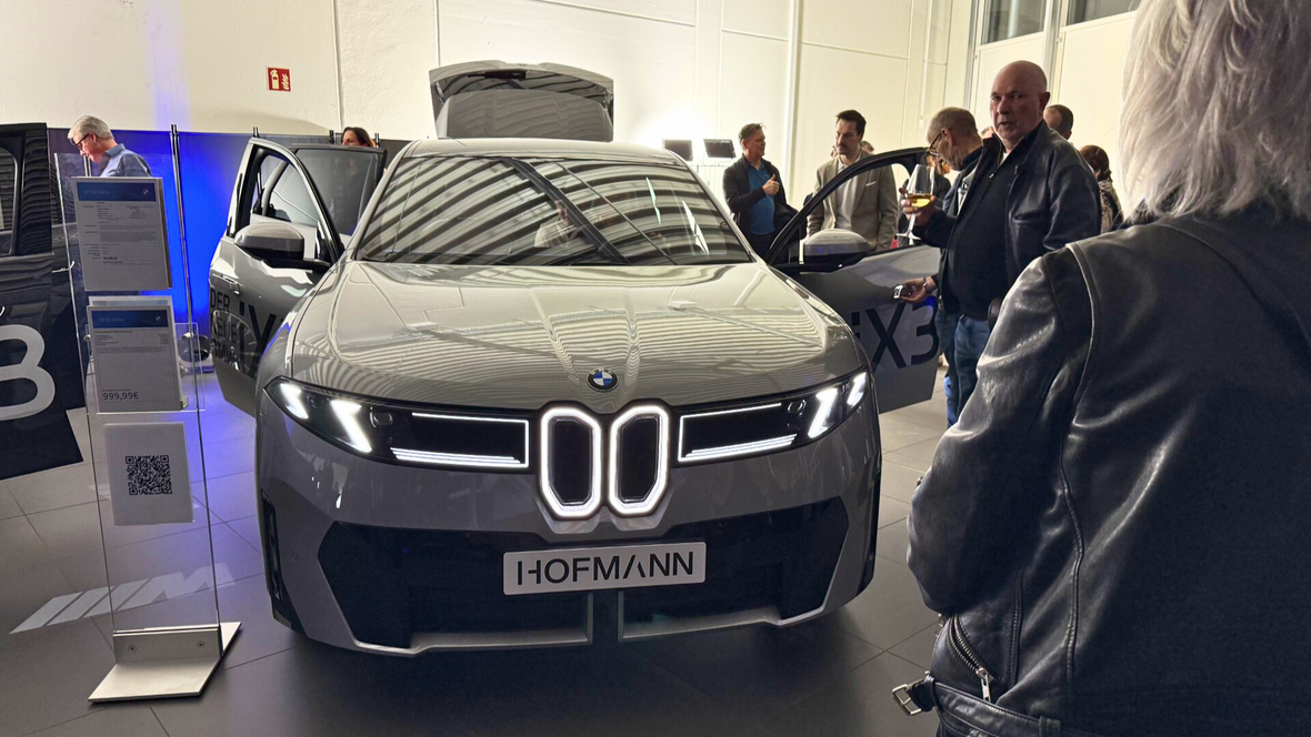 Vorpremiere des neuen BMW iX3 bei Hofmann Automobile in Ingolstadt.  