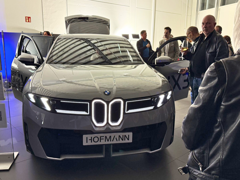 Vorpremiere des neuen BMW iX3 bei Hofmann Automobile in Ingolstadt.  