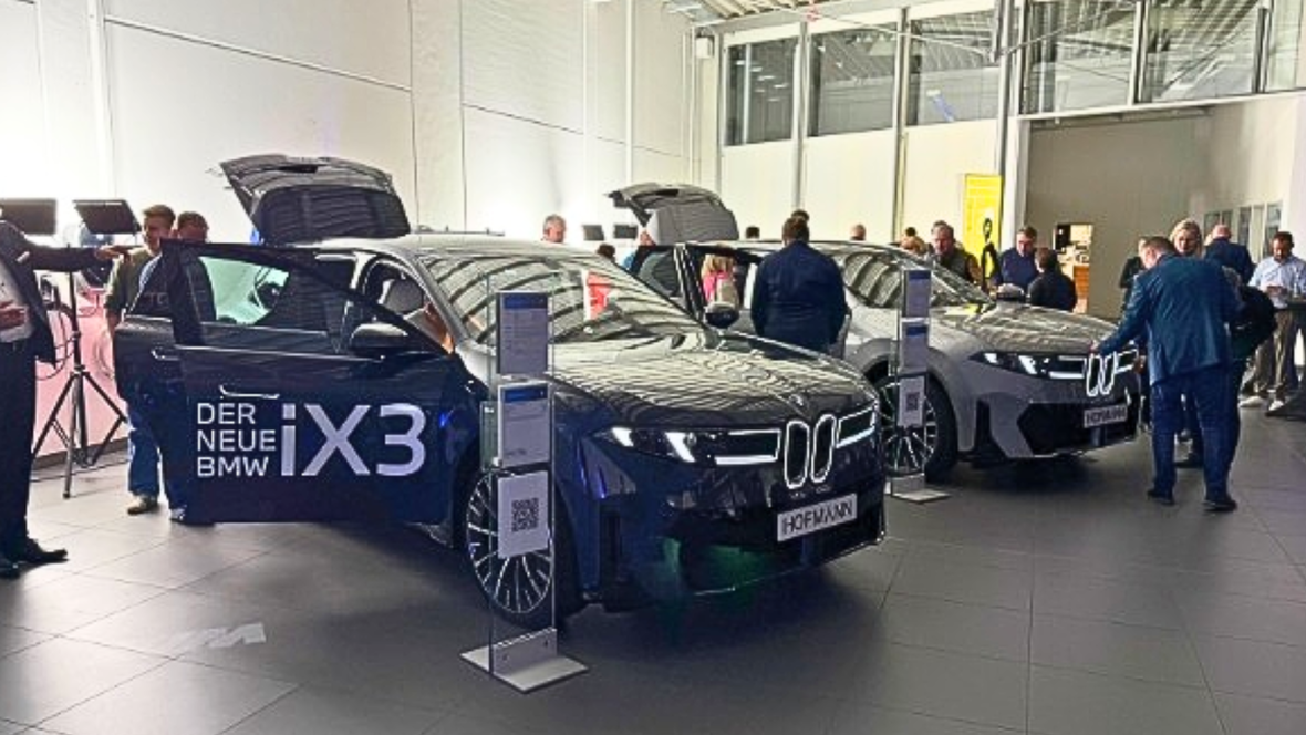 Vorpremiere des neuen BMW iX3 bei Hofmann Automobile in Ingolstadt.  