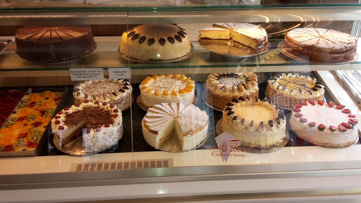 baeckerei-konditorei-goebel-neuburg-grosse-auswahl-an-kuchen-und-torten