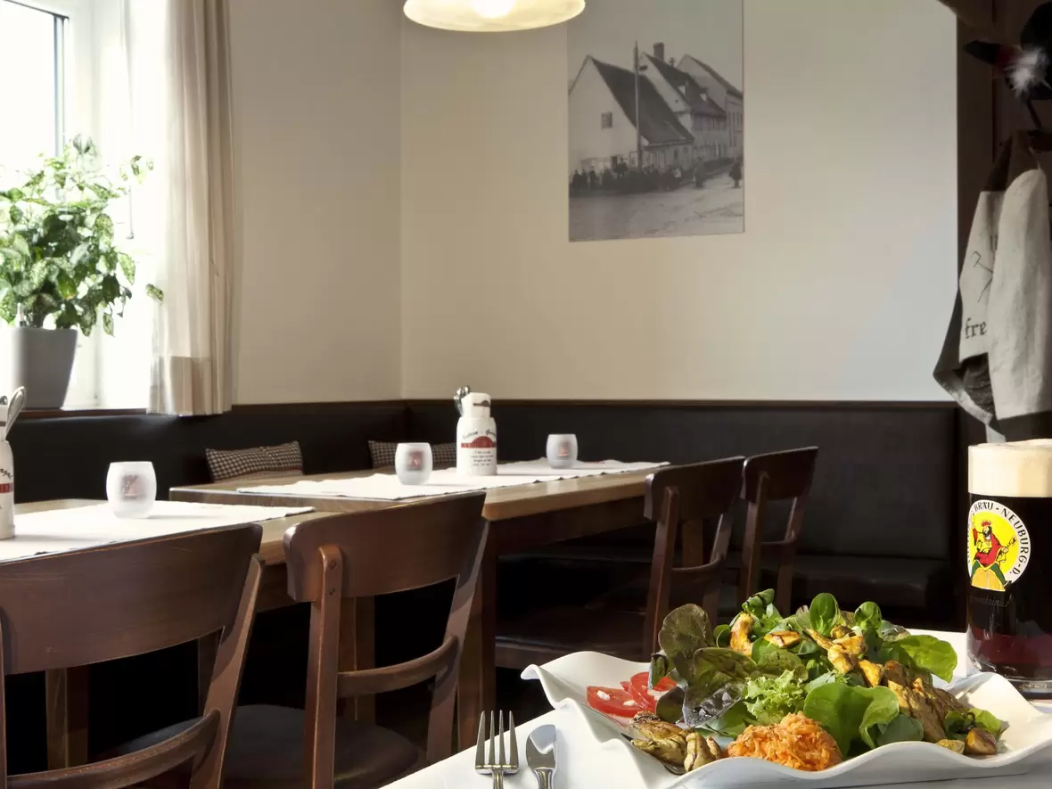 hotel-gasthof-neuwirt-neuburg-moderner-gastraum