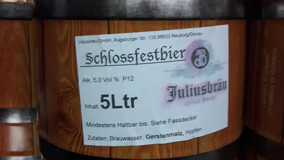 schlossfestbier-im-fass-juliusbrauerei