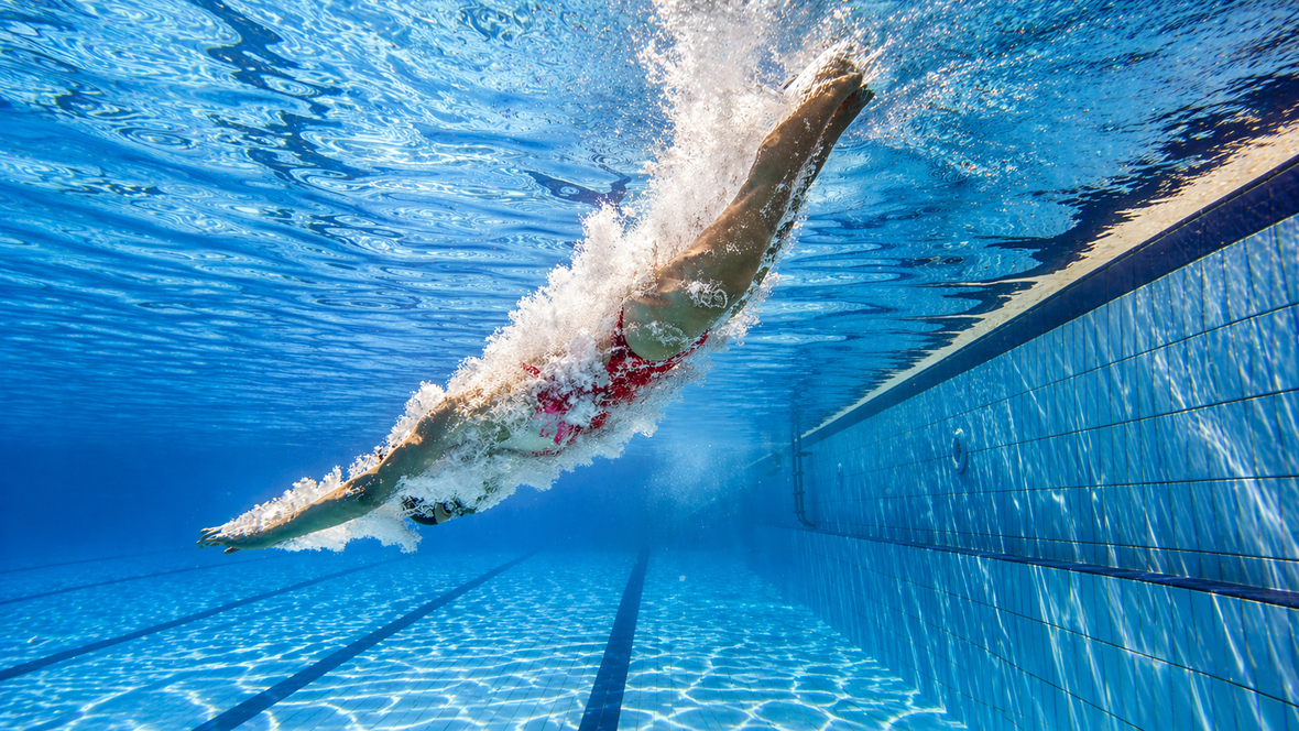Im Parkbad Neuburg sorgt der erste Sprung ins Wasser für die perfekte Abkühlung an einem warmen Tag.