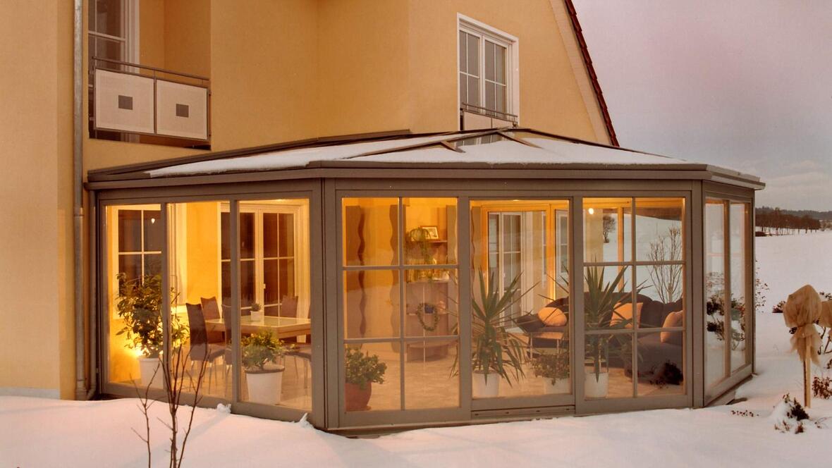 wintergarten-oranges-haus-im-winter