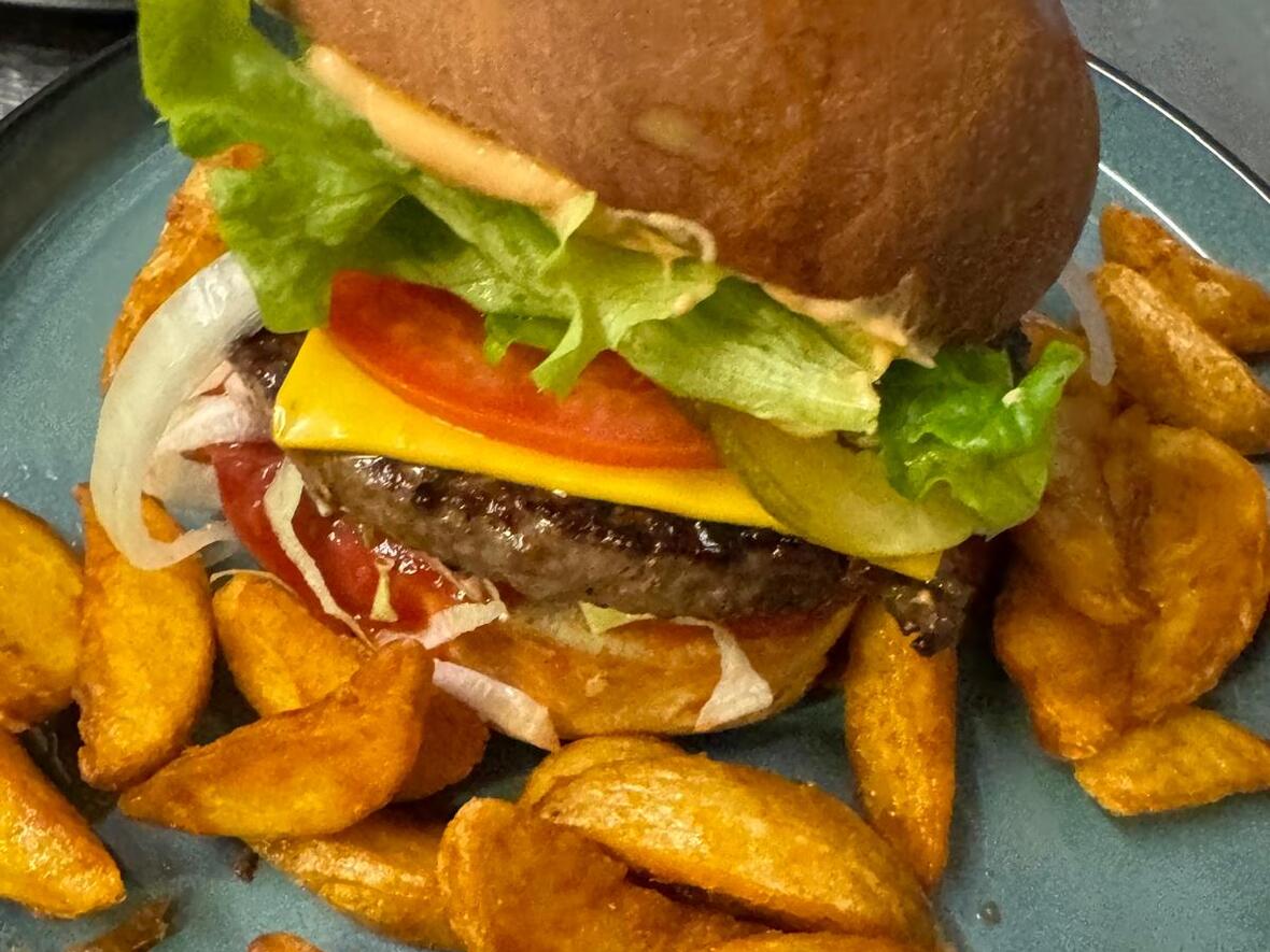 Leckerer Burger-Teller - Steakhouse Neuburg